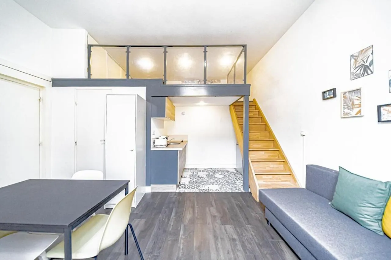 Studio Dumas-Charmant 2 Pers-Metro Valmy Apartment Lyon 0*,  France